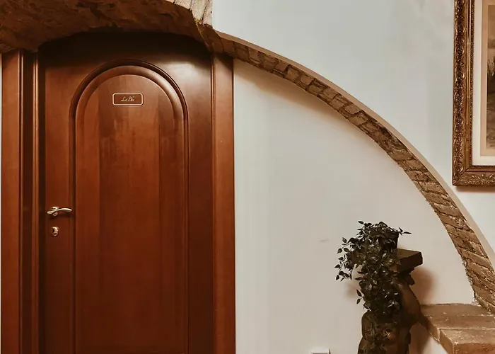 Konukevi Residenza Tritone - Trevi Fountain 4*